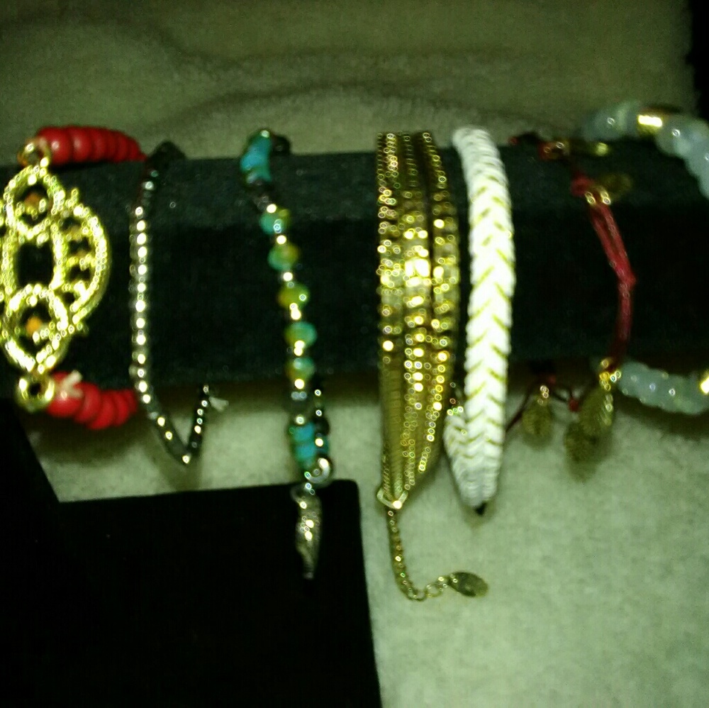 Bracelets - Picture 3 of 8